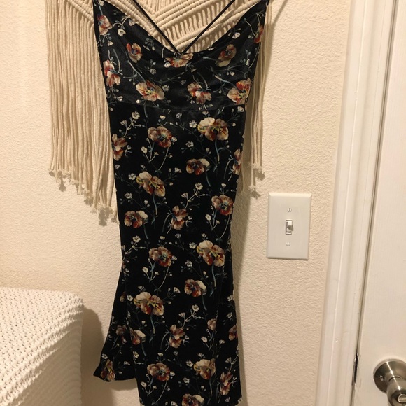 Floral strappy dress - Picture 2 of 3
